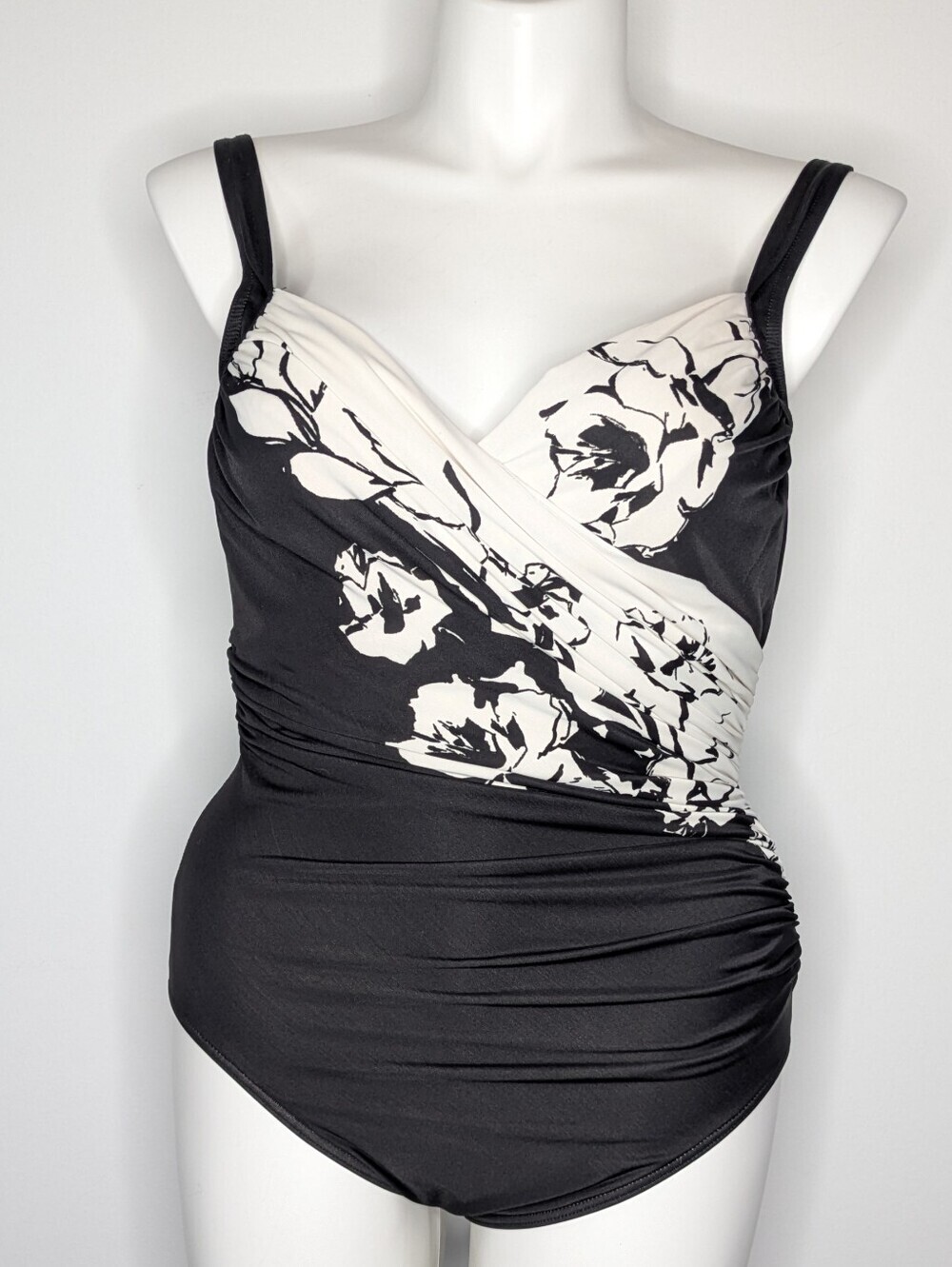 Miraclesuit Black White Floral V Neck One Piece Swimsuit 12/14